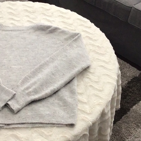 NWOT beautiful light grey sweater - Picture 4 of 5